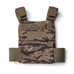 The Training Weight Vest 2.0 features a camouflage design and adjustable straps, securely holding ruck plates for effective workouts.